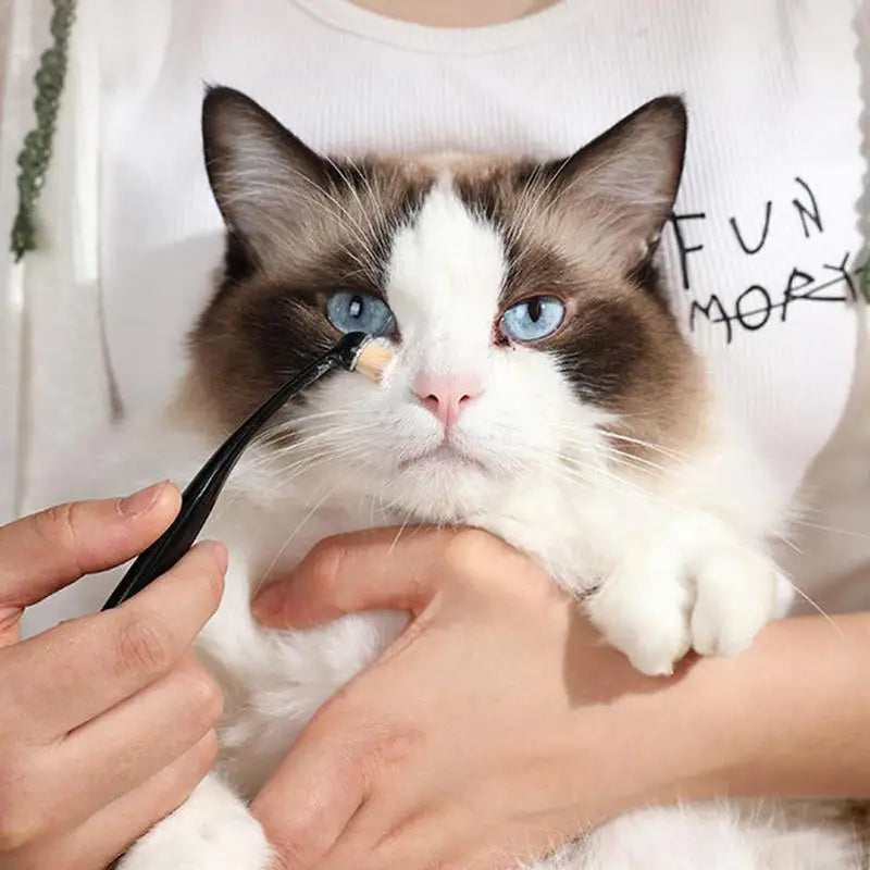 Tear stain remover brush: Gentle cleaning for pet eyes.
