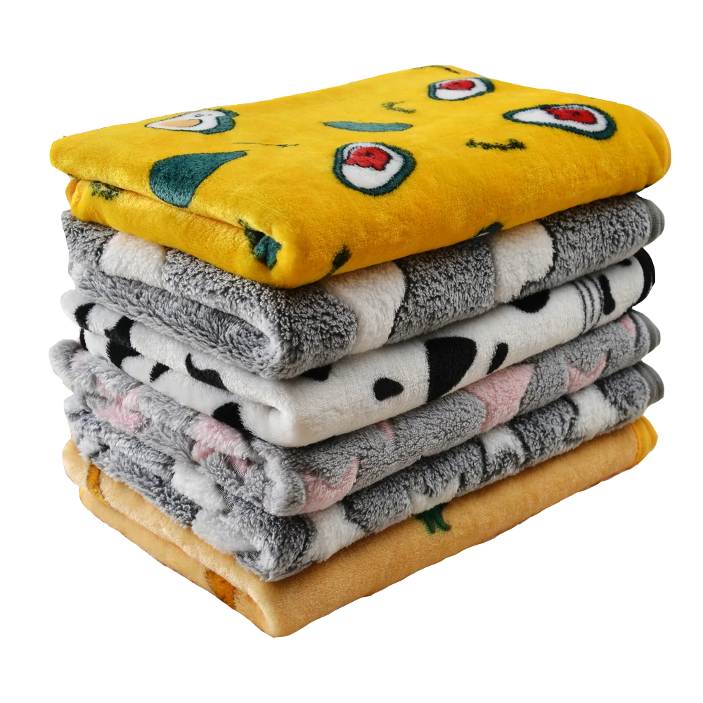 Cozy Dog Blanket: Soft, warm blanket, suitable for all your furry friends