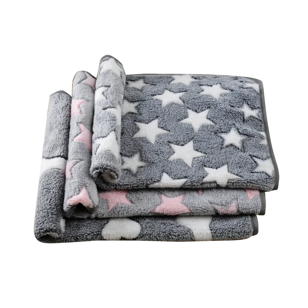 Cozy Dog Blanket: Soft, warm blanket, suitable for all your furry friends