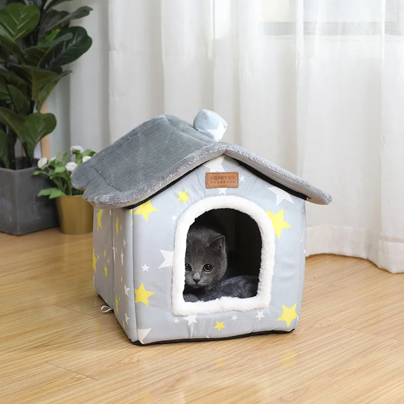 Warm Cat House: Cute design kennel for small pets.