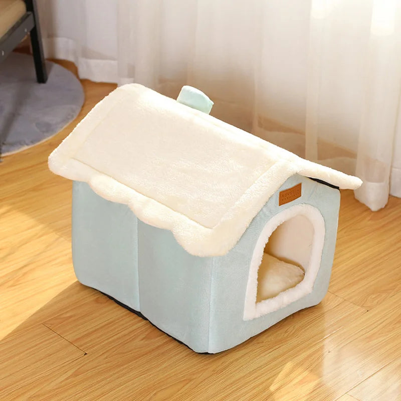 Warm Cat House: Cute design kennel for small pets.