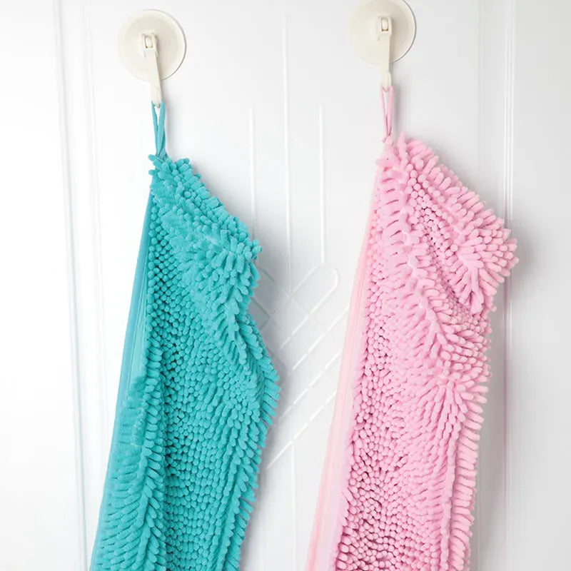 Pet Towel: Ultra-absorbent, quick-drying bath towel for pets.