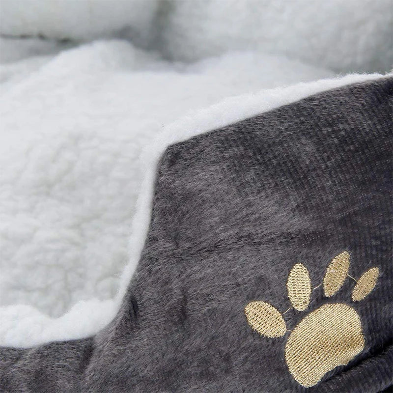 Plush Pet Bed Pad: Comfortable Accessories for Cats and Dogs