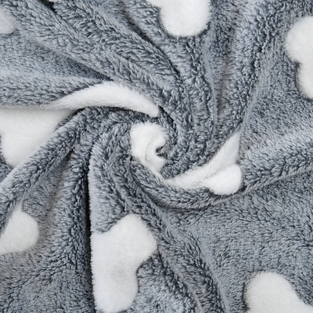 Cozy Dog Blanket: Soft, warm blanket, suitable for all your furry friends